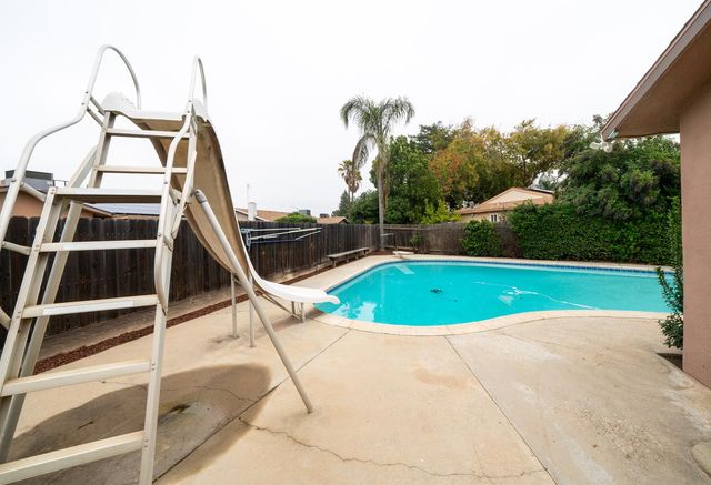 1721 Beverly Avenue, Clovis, CA 93611