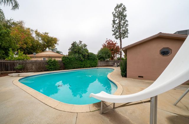 1721 Beverly Avenue, Clovis, CA 93611