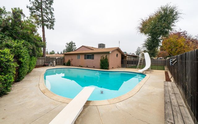 1721 Beverly Avenue, Clovis, CA 93611