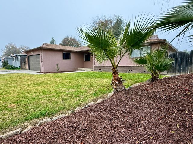 1721 Beverly Avenue, Clovis, CA 93611