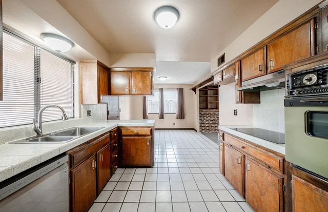 1721 Beverly Avenue, Clovis, CA 93611