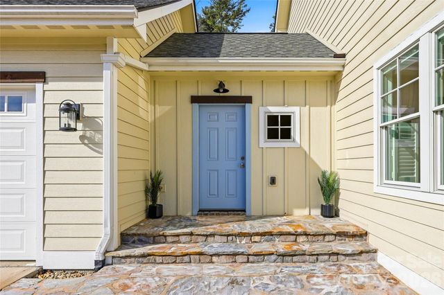 74 Shipman Parkway, Flat Rock, NC 28731