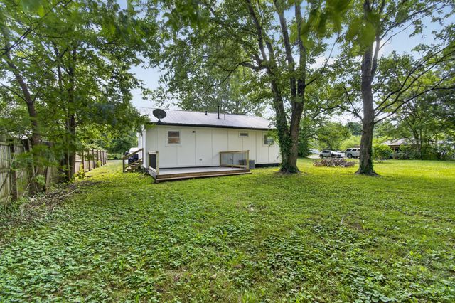 33 W Eades Avenue, Danville, KY 40422