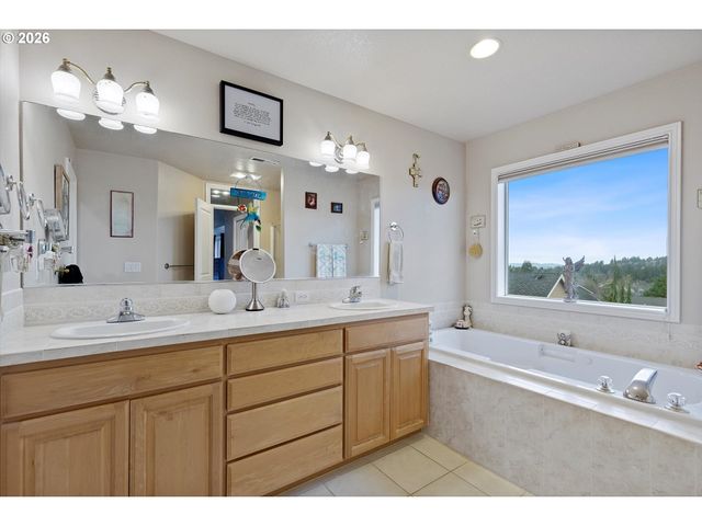 10773 Se 144TH Loop, Happy Valley, OR 97086