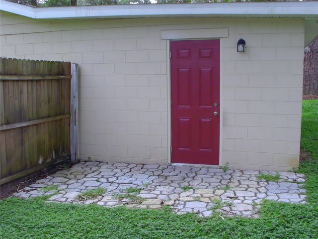1112 E WINNEMISSETT AVENUE, Deland, FL 32724