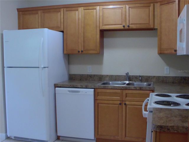 1112 E WINNEMISSETT AVENUE, Deland, FL 32724