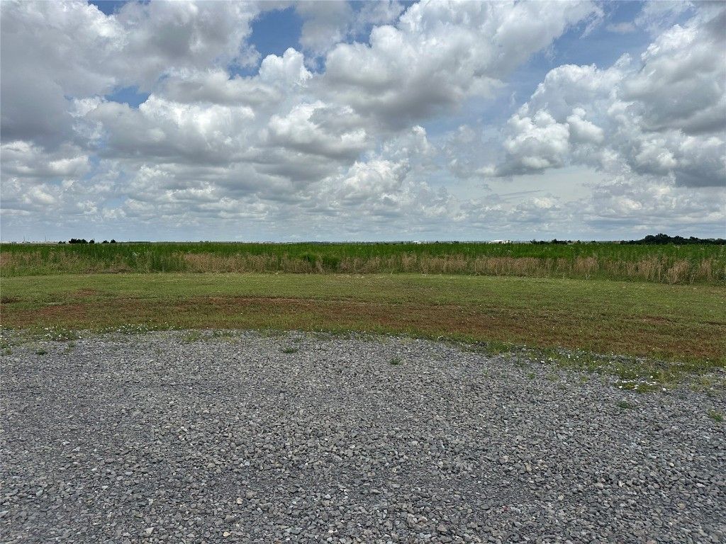 30625 White Horse Lane, Cashion, OK 73016