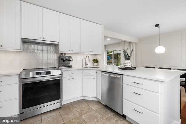 306 HANOVER CT, Chesterbrook, PA 19087