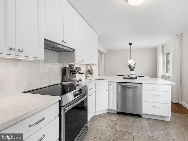 306 HANOVER CT, Chesterbrook, PA 19087