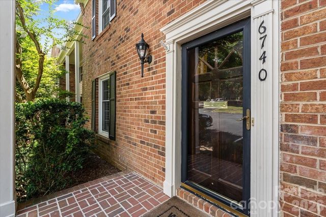 6740 Constitution Lane, Charlotte, NC 28210