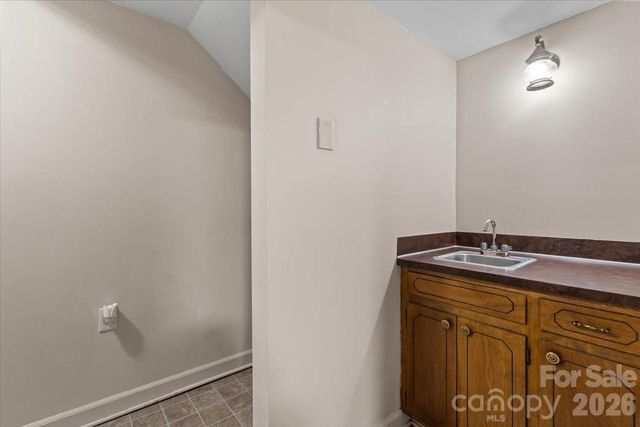 6740 Constitution Lane, Charlotte, NC 28210
