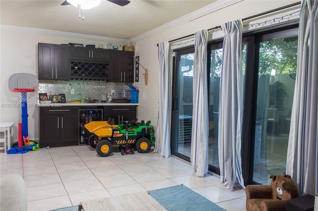 7645 NW 38th Ct, Sunrise, FL 33351