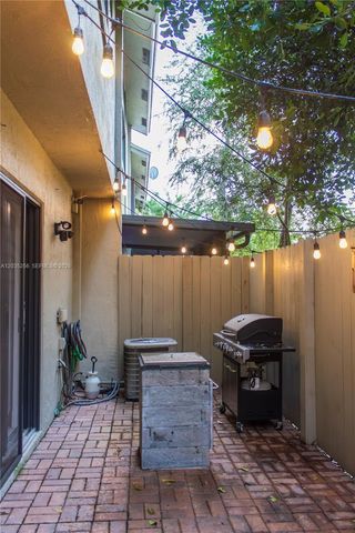 7645 NW 38th Ct, Sunrise, FL 33351