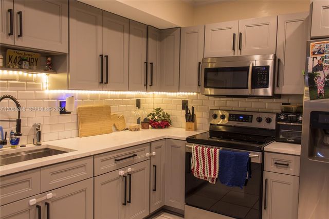 7645 NW 38th Ct, Sunrise, FL 33351