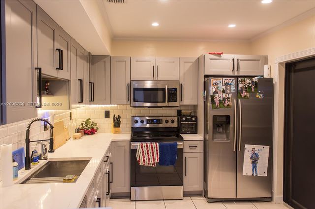 7645 NW 38th Ct, Sunrise, FL 33351