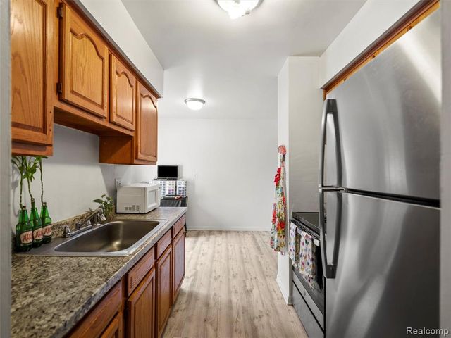 25630 Salem, Roseville, MI 48066