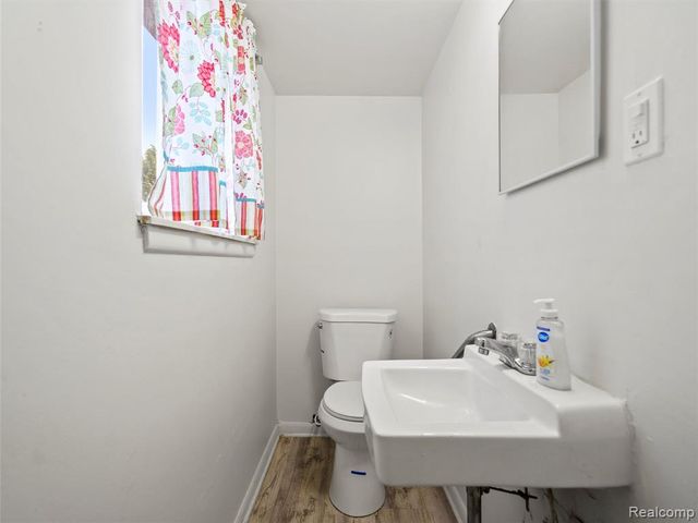 25630 Salem, Roseville, MI 48066