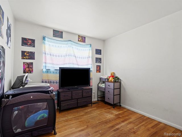 25630 Salem, Roseville, MI 48066