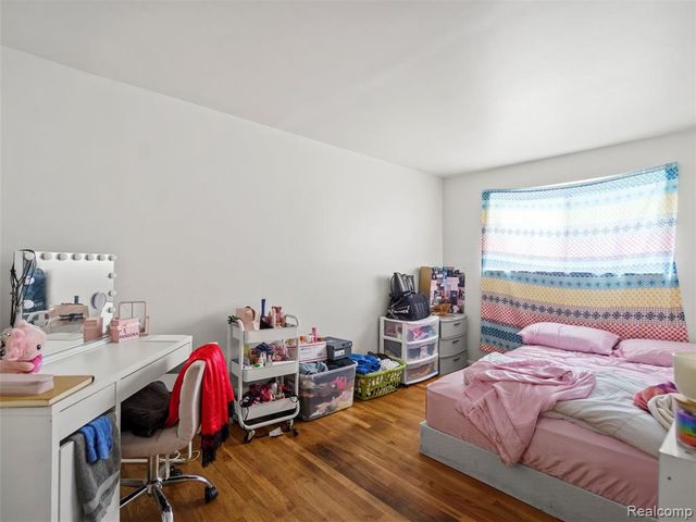 25630 Salem, Roseville, MI 48066