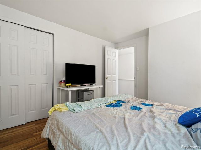 25630 Salem, Roseville, MI 48066