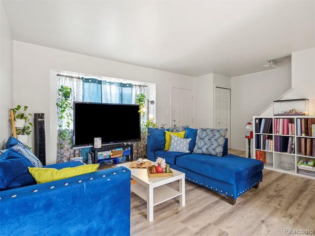 25630 Salem, Roseville, MI 48066