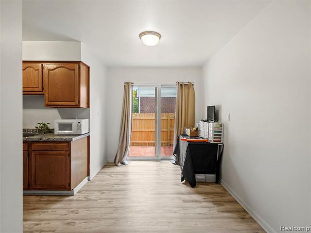 25630 Salem, Roseville, MI 48066