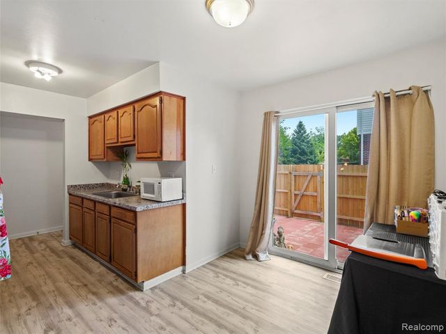 25630 Salem, Roseville, MI 48066