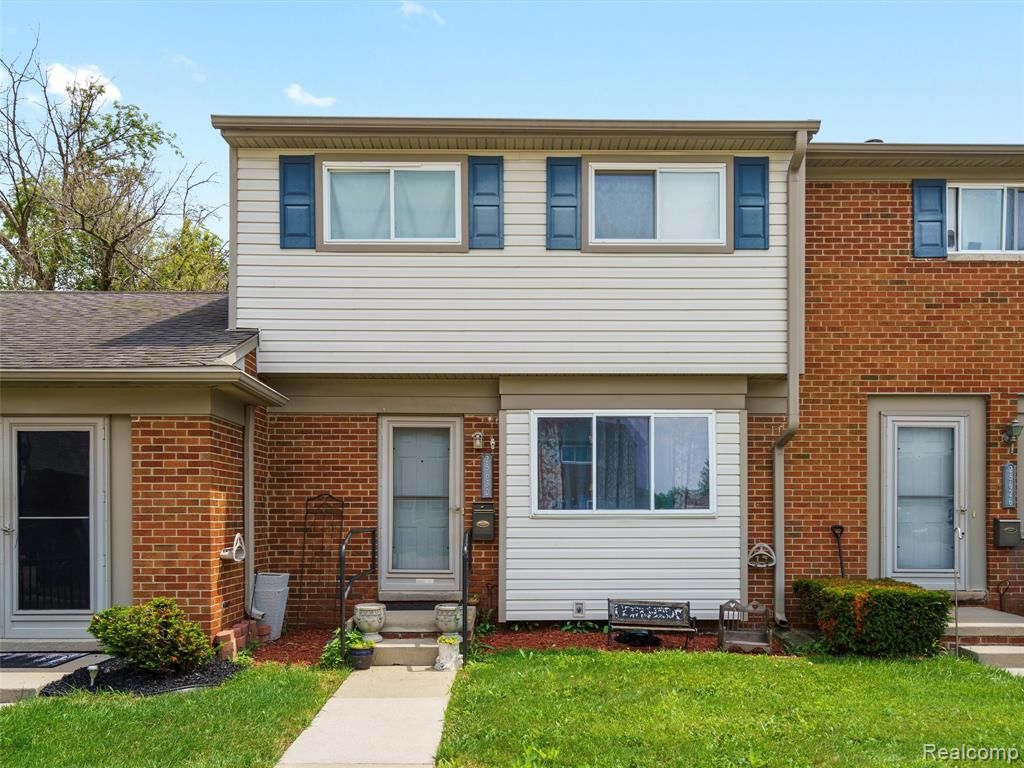 25630 Salem, Roseville, MI 48066