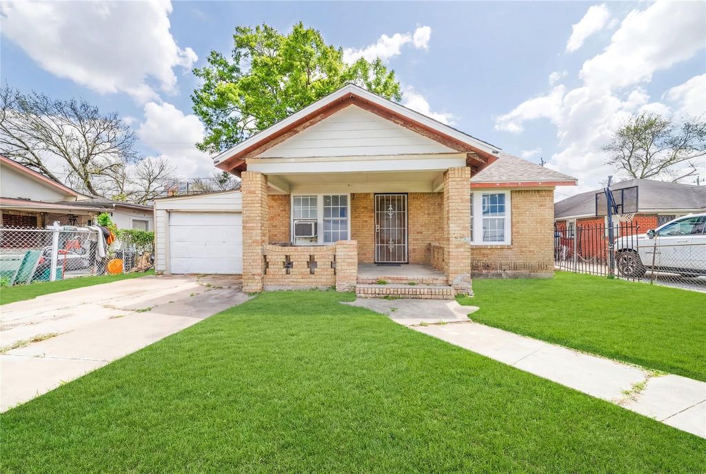 2305 Wilshire Street, Houston, TX 77023