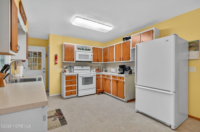 5 Buckalew Lane, New Egypt, NJ 08533