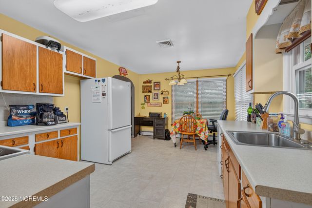 5 Buckalew Lane, New Egypt, NJ 08533