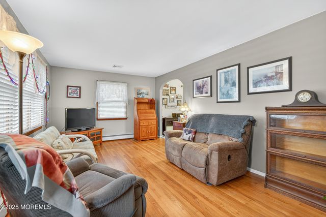 5 Buckalew Lane, New Egypt, NJ 08533