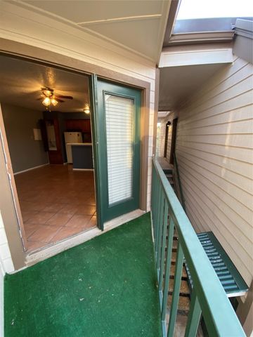 2301 Balsam Drive M304, Arlington, TX 76006