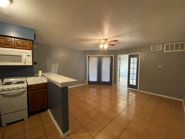 2301 Balsam Drive M304, Arlington, TX 76006