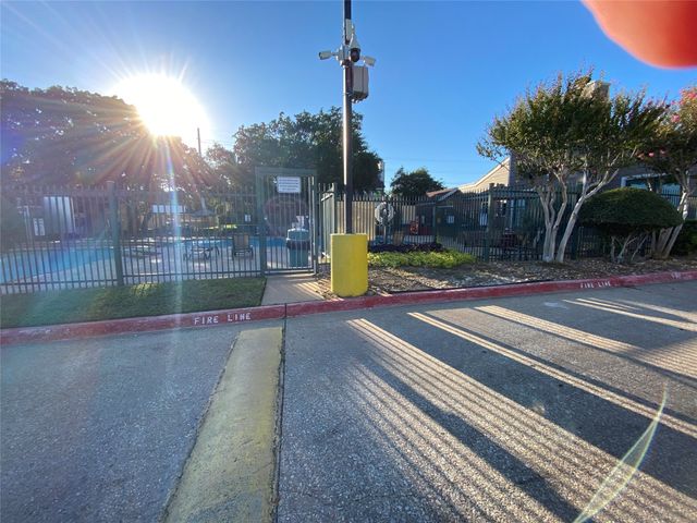 2301 Balsam Drive M304, Arlington, TX 76006