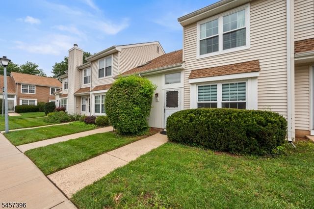 11 Canterbury Cir, Franklin Twp., NJ 08873