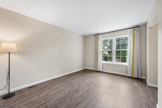 11 Canterbury Cir, Franklin Twp., NJ 08873