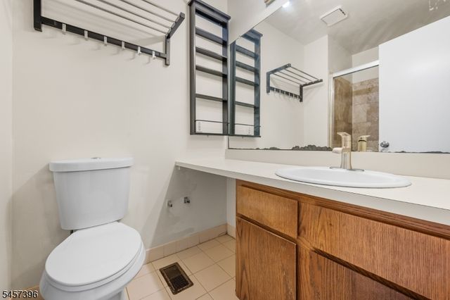 11 Canterbury Cir, Franklin Twp., NJ 08873