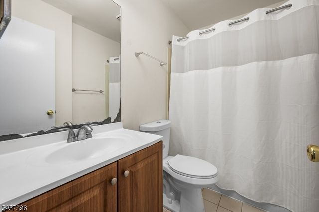 11 Canterbury Cir, Franklin Twp., NJ 08873