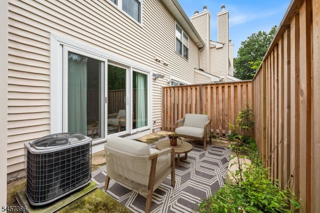 11 Canterbury Cir, Franklin Twp., NJ 08873