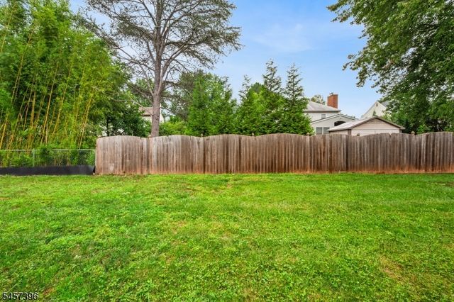11 Canterbury Cir, Franklin Twp., NJ 08873