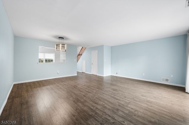 11 Canterbury Cir, Franklin Twp., NJ 08873
