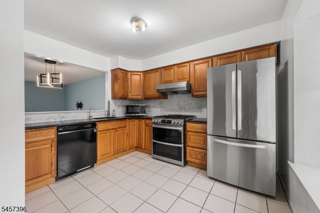 11 Canterbury Cir, Franklin Twp., NJ 08873