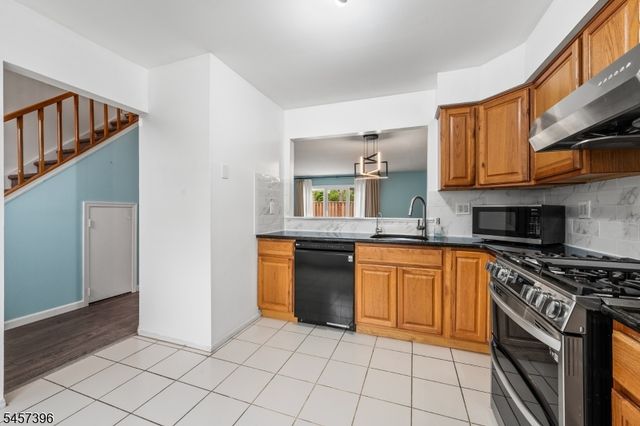 11 Canterbury Cir, Franklin Twp., NJ 08873