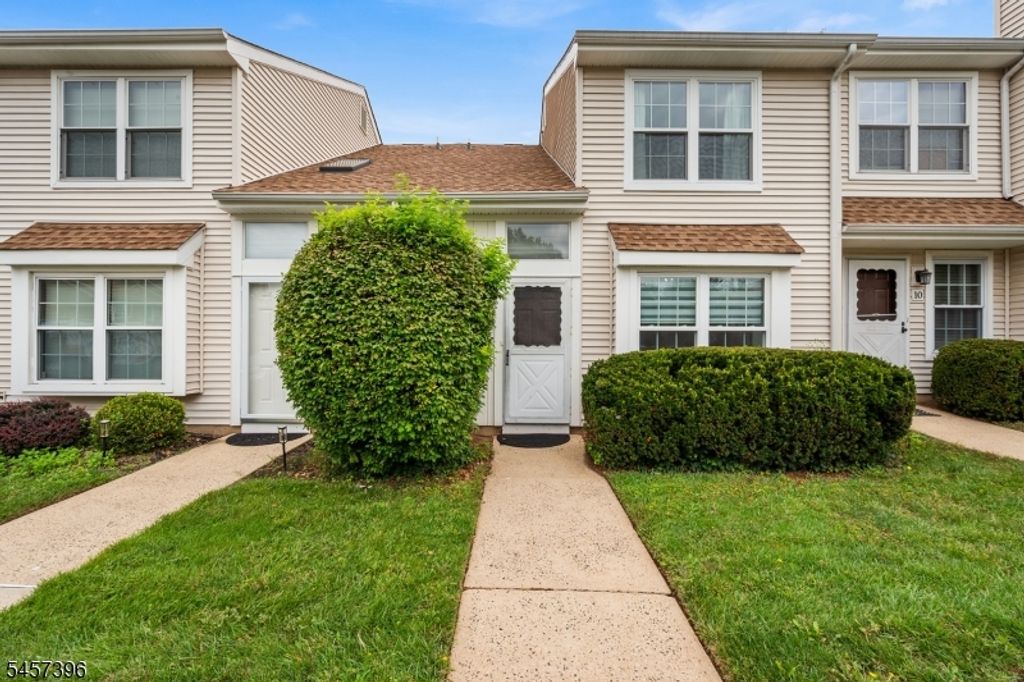 11 Canterbury Cir, Franklin Twp., NJ 08873