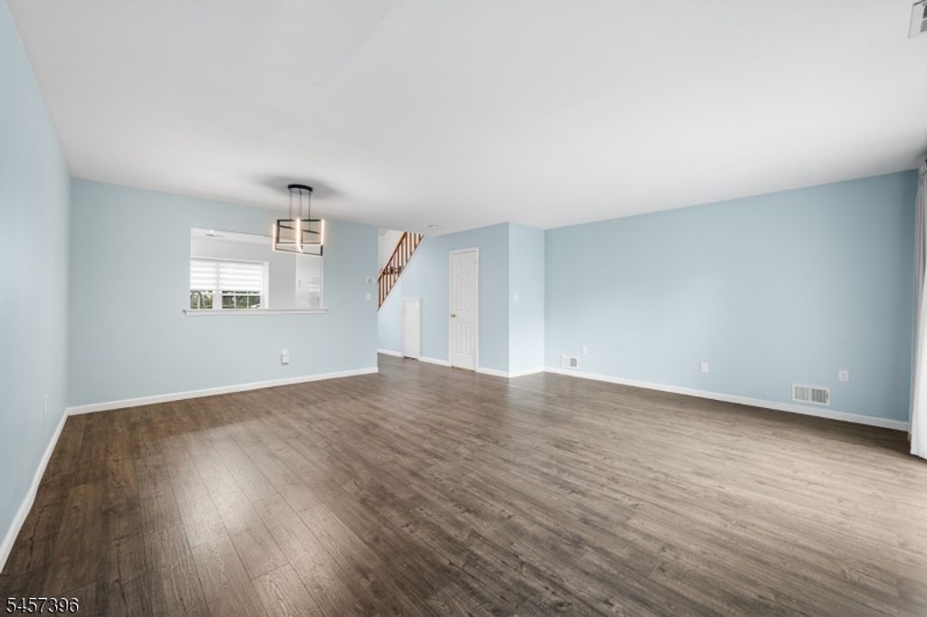 11 Canterbury Cir, Franklin Twp., NJ 08873 — photo 4