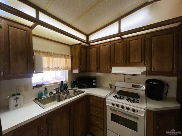 12 London Avenue, Mission, TX 78572