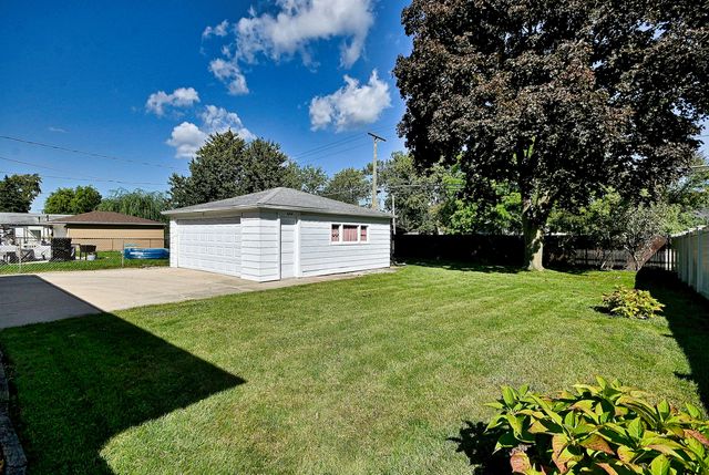 300 Wisconsin Drive, Des Plaines, IL 60016