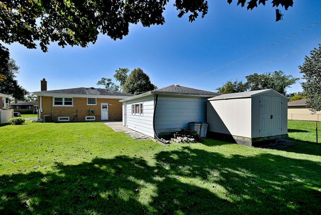 300 Wisconsin Drive, Des Plaines, IL 60016