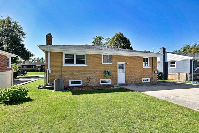 300 Wisconsin Drive, Des Plaines, IL 60016